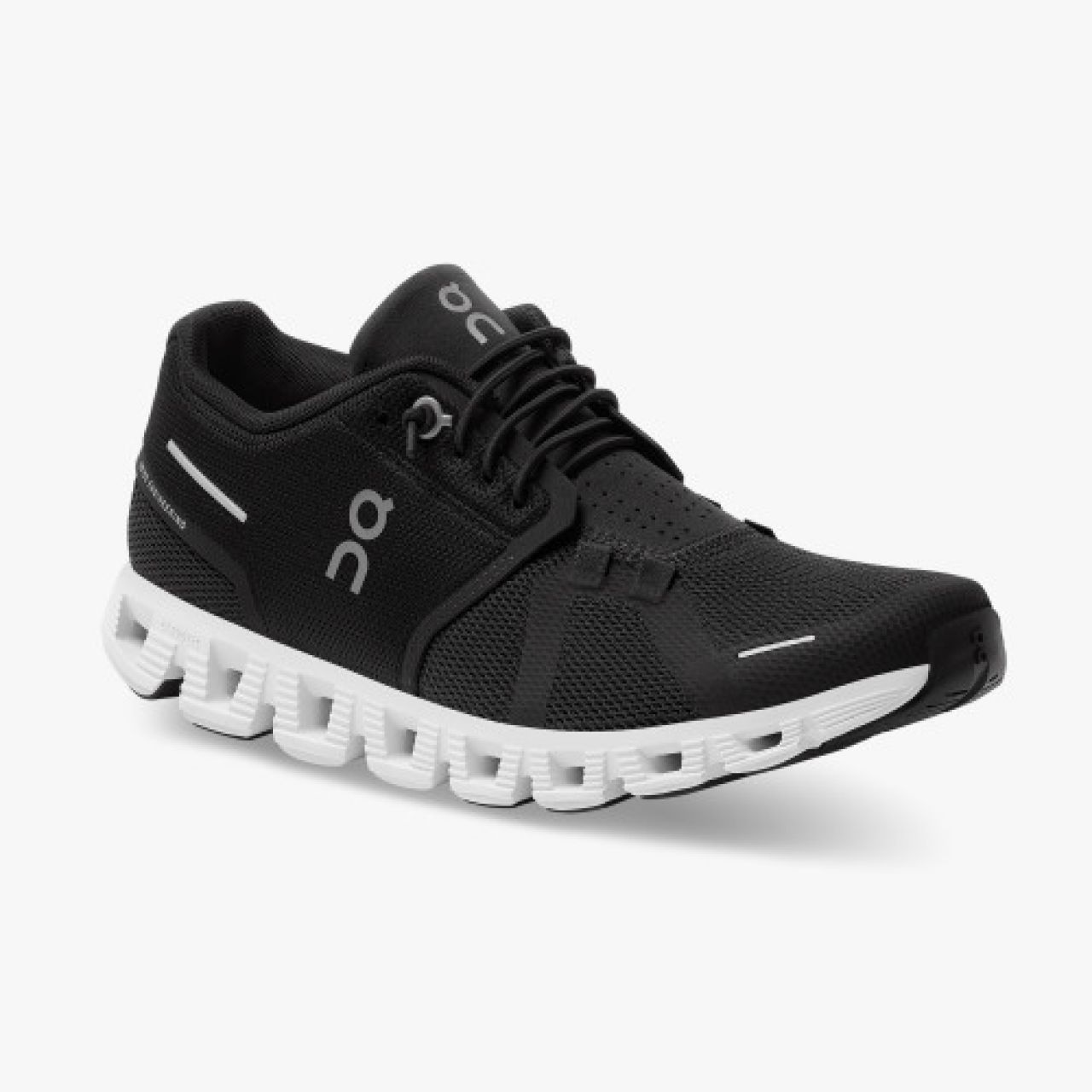 ON RUNNING CLOUD 5 BLACK ET WHITE Chaussures de running