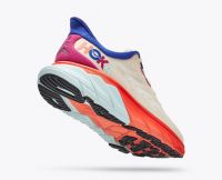 HOKA ARAHI 6 SHORT BREAD ET FIESTA Chaussures de running pas cher