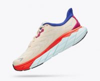 HOKA ARAHI 6 SHORT BREAD ET FIESTA Chaussures de running pas cher