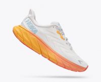 HOKA ARAHI 6 SHORT NIMBUS CLOUD Chaussures de running pas cher