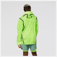 NEW BALANCE IMPACT RUN AT WATERPROOF JKT PIXEL GREEN Veste running étanche pas cher