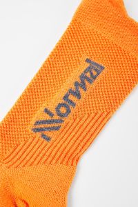 NNORMAL RUNNING MERINO SOCKS BLACK Chaussettes de running pas cher