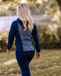 KARI TRAA TIRILL 2.0 JACKET ROYAL Veste running pas cher