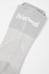 NNORMAL RUNNING  SOCKS GRISE Chaussettes de running pas cher