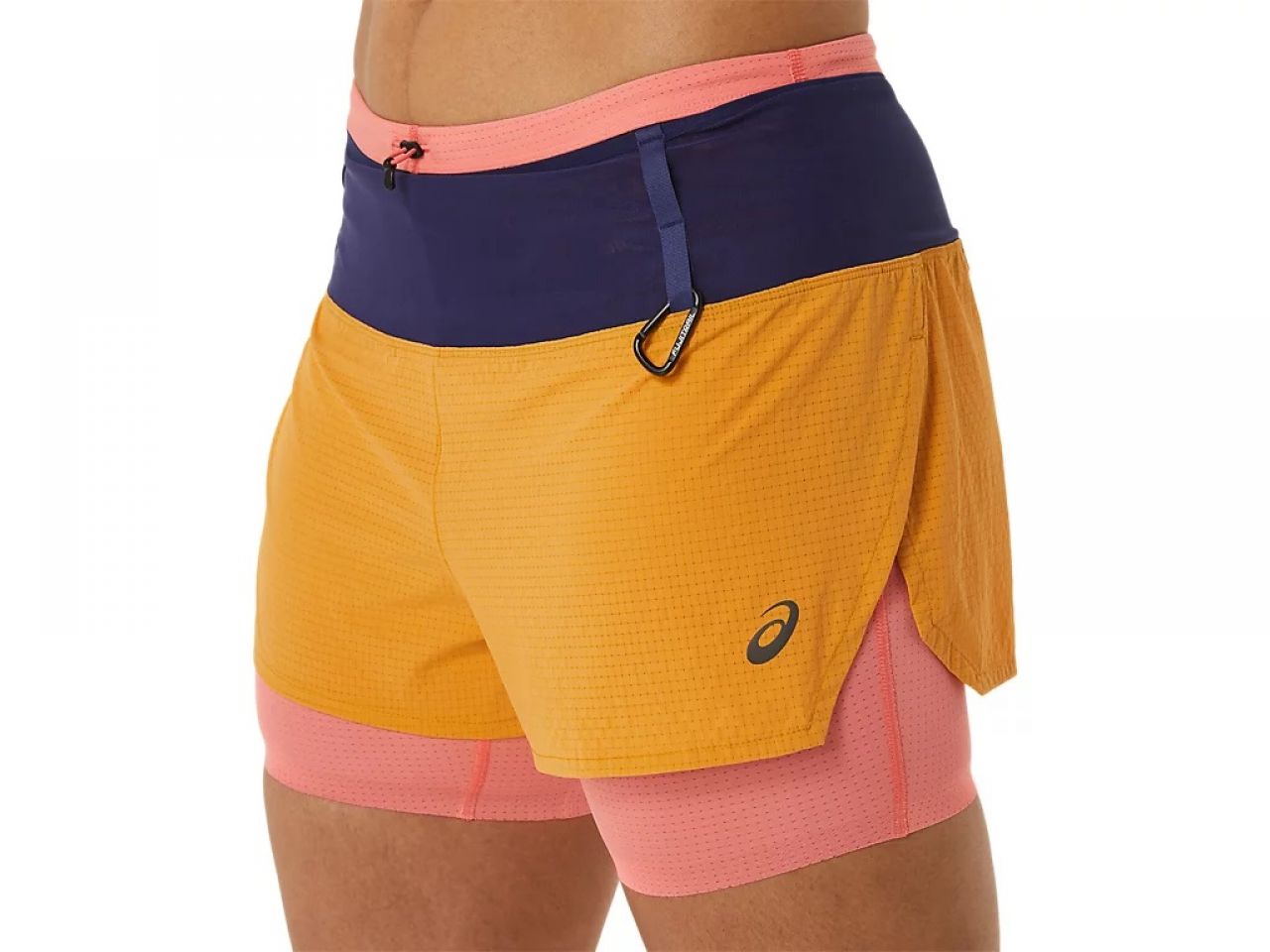 ASICS FUJITRAIL 2 IN 1 SHORT SANDSTORM Short Running femme