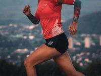 COMPRESSPORT PERFORMANCE OVERSHORT W NOIR  Short de running pas cher