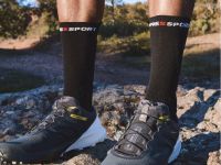 COMPRESSPORT PRO RACING SOCKS V4.0 TRAIL BLACK ET RED Chaussettes running pas cher