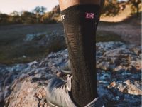 COMPRESSPORT PRO RACING SOCKS V4.0 TRAIL BLACK ET RED Chaussettes running pas cher