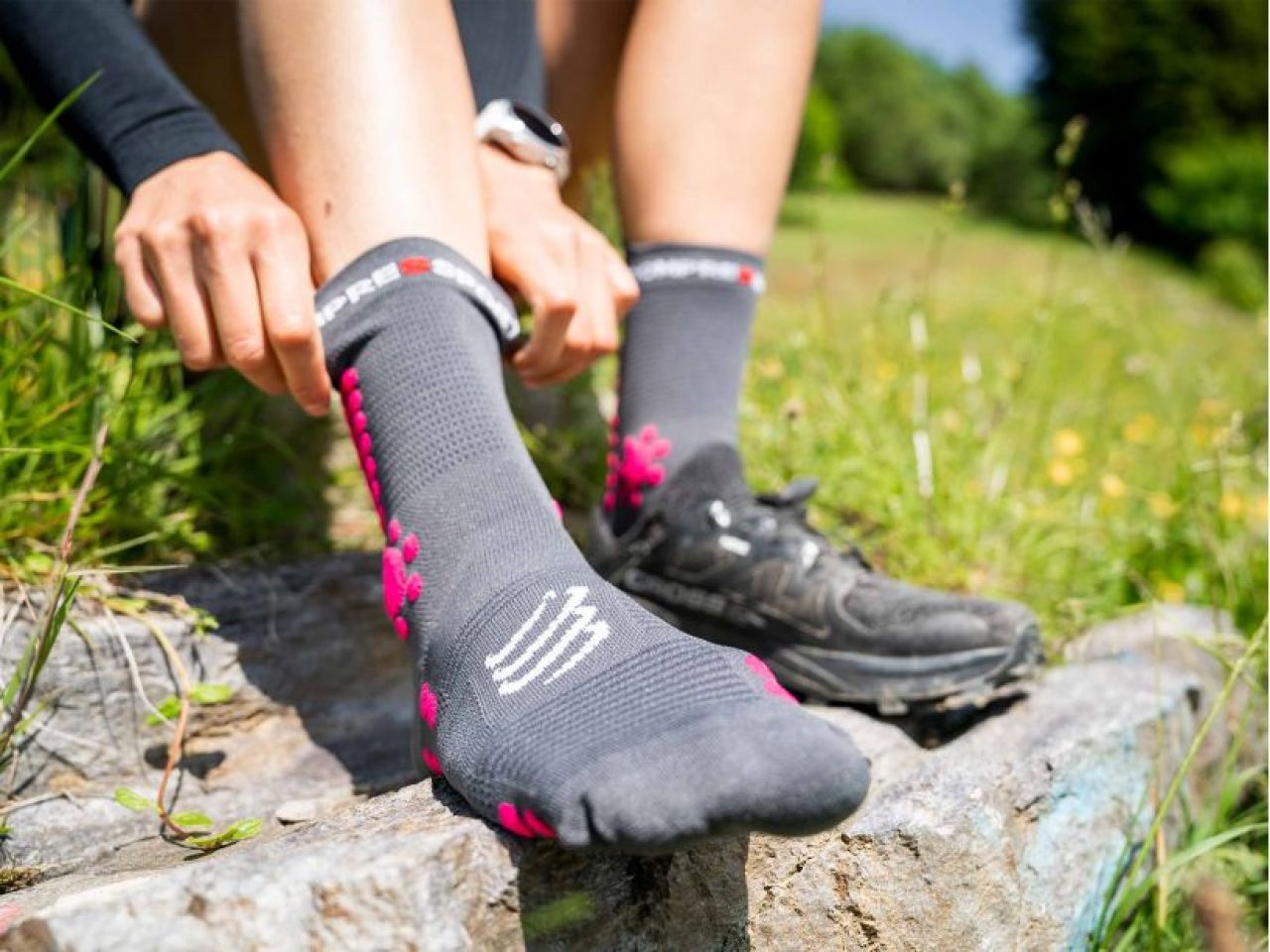 COMPRESSPORT PRO RACING SOCKS V4.0 TRAIL MAGNET ET MAGENTA Chaussettes running