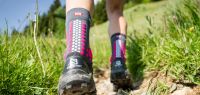 COMPRESSPORT PRO RACING SOCKS V4.0 TRAIL MAGNET ET MAGENTA Chaussettes running pas cher