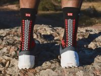 COMPRESSPORT PRO RACING SOCKS V4.0 TRAIL BLACK RED Chaussettes running pas cher