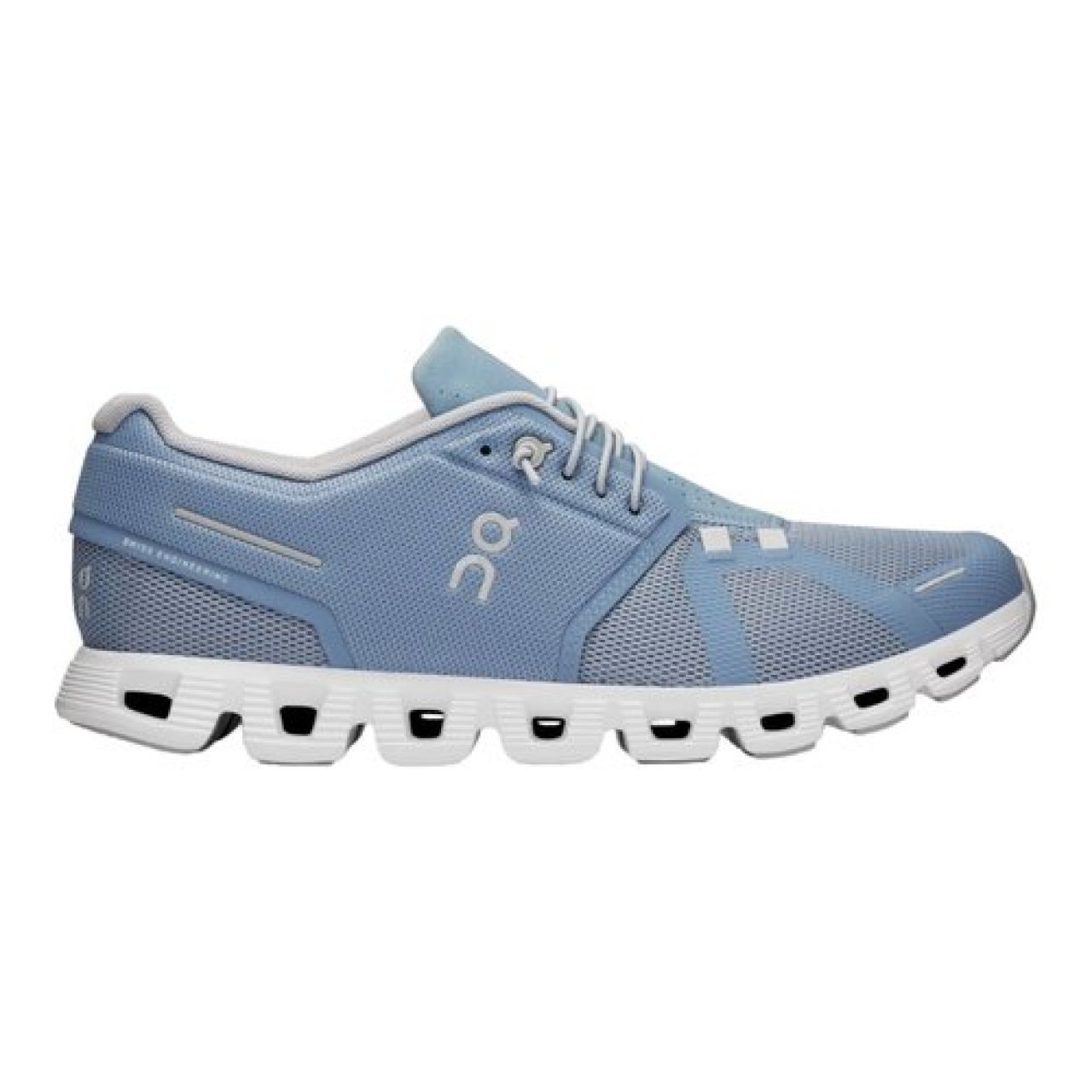 ON RUNNING CLOUD 5 CHAMBRAY ET WHITE chaussures detente