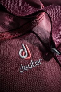 DEUTER AVIANT DUFFEL 35 AUBERGINE Sac de sport pas cher