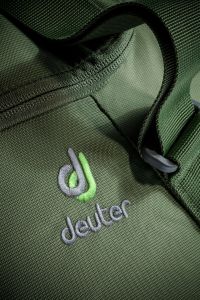 DEUTER AVIANT DUFFEL 50 KAKI Sac de sport pas cher