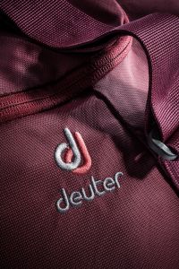 DEUTER AVIANT DUFFEL 50 AUBERGINE Sac de sport pas cher