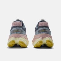 NEW BALANCE FRESH FOAM X MORE TRAIL V3 GREY ET ORB PINK chaussure de  trail pas cher