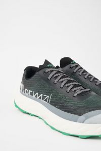 NNORMAL KJERAG BLACK ET GREEN Chaussures de trail pas cher