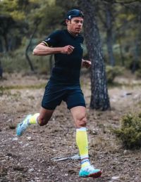 COMPRESSPORT TRAIL RACING 2 EN 1 SHORT NOIR  Short de running pas cher