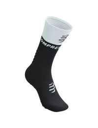 COMPRESSPORT MID COMPRESSION SOCKS V2.0 BLACK ET WHITE Chaussettes running pas cher