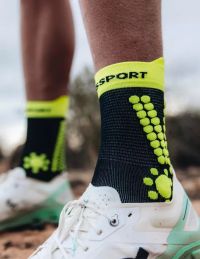 COMPRESSPORT PRO RACING SOCKS V4.0 TRAIL BLACK ET SAFE Chaussettes running pas cher