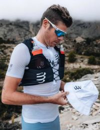 COMPRESSPORT ICE BOB WHITE Bob de running pas cher