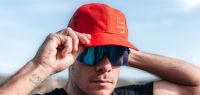 COMPRESSPORT RACING TRUCKER CAP SAMBA RED Casquette running pas cher