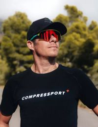 COMPRESSPORT TRUCKER CAP BLACK REFL Casquette de running pas cher
