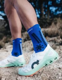 COMPRESSPORT PRO RACING SOCKS V4.0  DAZZING BLUE Chaussettes running pas cher