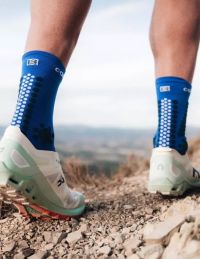 COMPRESSPORT PRO RACING SOCKS V4.0  DAZZING BLUE Chaussettes running pas cher