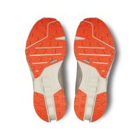 ON RUNNING CLOUDSURFER TRAIL FOSSIL ET IVORY Chaussures de trail pas cher