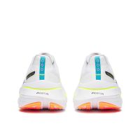 SAUCONY GUIDE 17 WHITE ET BLACK Chaussures running pas cher