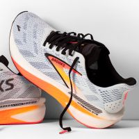 BROOKS HYPERION GTS 2 ILLUSION ET CORAL Chaussures de running pas cher
