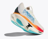 HOKA CIELO X1 FROST ET CERISE Chaussures avec plaque carbone pas cher