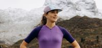 COMPRESSPORT 5 PANEL LIGHT CAP SHELL BLUE ET GRAPE Casquette running pas cher