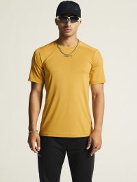 CRAFT  ADV ESSENCE SS TEE 2 TURMERIC Tee shirt de running pas cher
