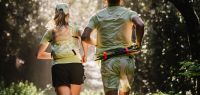 COMPRESSPORT TRAIL RACING 2 EN 1 SHORT GREEN CAMO  Short de running pas cher