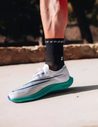 COMPRESSPORT PRO MARATHON SOCKS V2  BLACK Chaussettes running pas cher
