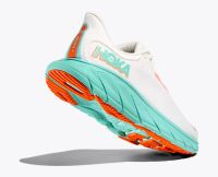 HOKA ARAHI 7 FROST ET AQUA GLOW  Chaussures de running pas cher
