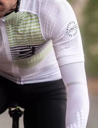 COMPRESSPORT ARMFORCE ULTRALIGHT WHITE  Manchettes  Running pas cher