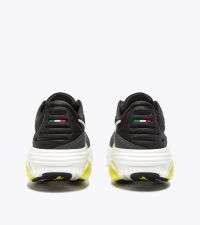 DIADORA ATOMO STAR NOIR ET BLANC  Chaussure running pas cher