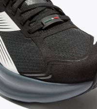 DIADORA ATOMO STAR NOIR ET BLANC  Chaussure running pas cher