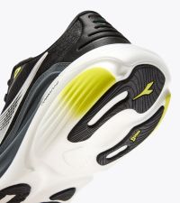 DIADORA ATOMO STAR NOIR ET BLANC  Chaussure running pas cher