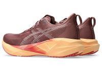 ASICS NOVABLAST 5 RUBBLE RED ET FAWN  Chaussures Running pas cher