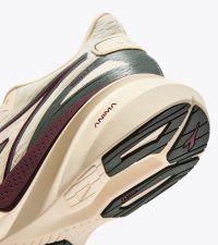 DIADORA NUCLEO 2 WHISPER WHITE ET MAROON BANNER  Chaussure running pas cher