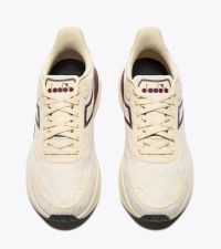 DIADORA NUCLEO 2 WHISPER WHITE ET MAROON BANNER  Chaussure running pas cher