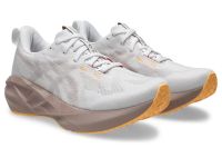 ASICS NOVABLAST 5 WHITE ET FAWN  Chaussures Running pas cher