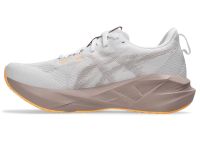 ASICS NOVABLAST 5 WHITE ET FAWN  Chaussures Running pas cher