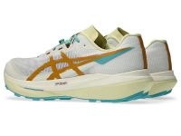 ASICS FUJISPEED 4 CREAM ET SANDSTORM Chaussures de trail pas cher