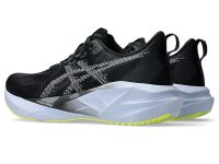 ASICS NOVABLAST 5 BLACK ET BLUE FADE Chaussures Running pas cher