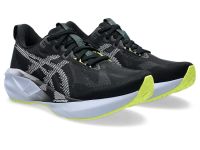ASICS NOVABLAST 5 BLACK ET BLUE FADE Chaussures Running pas cher